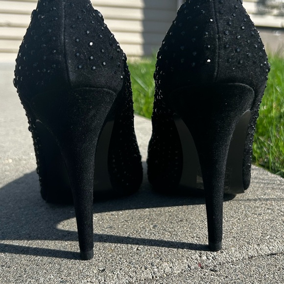Elegant Black Sequin Stiletto Heels - Picture 5 of 6